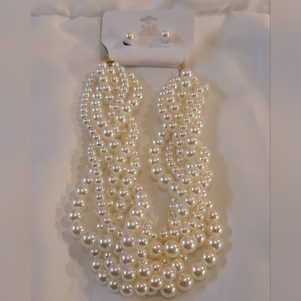 Multi-strand fashion pearl necklace & earrings. 20 in long & 2 in wide WWT